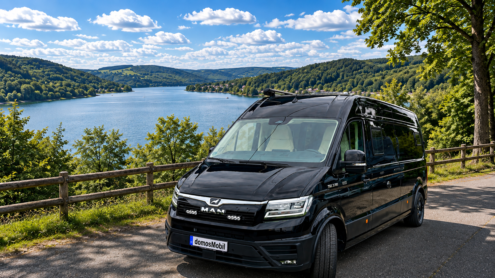 domosMobil Reisemobil vor Seenlandschaft