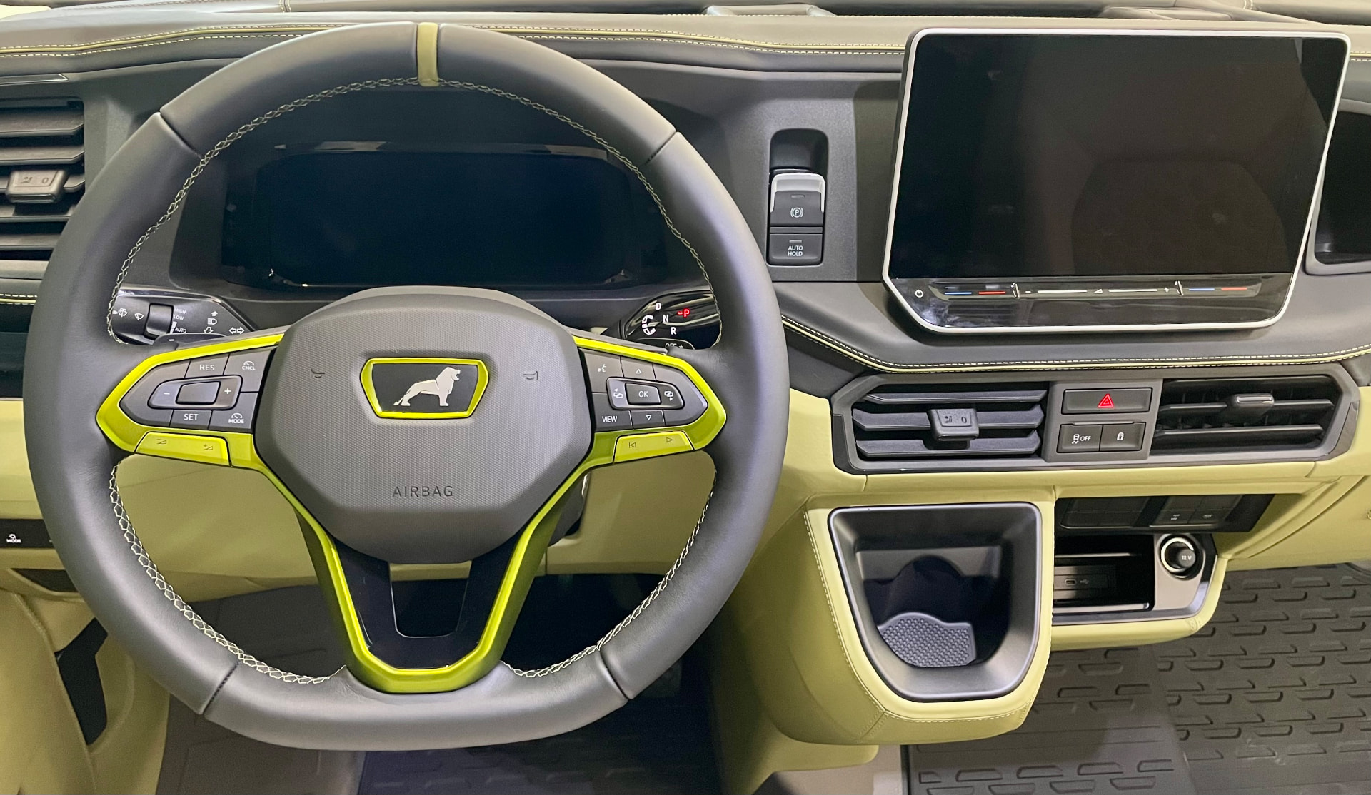Cockpit des domosMobil mit exklusiver Lederausstattung